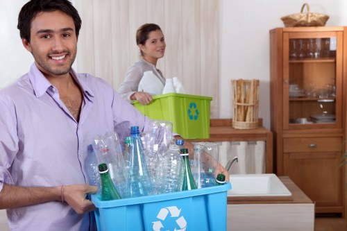 Midi skip for medium-scale waste disposal